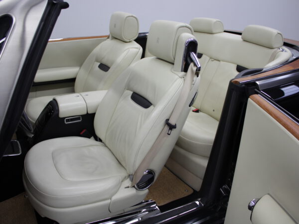 Rolls Royce Phantom Drophead Coupe mit offenem Verdeck Innenraum